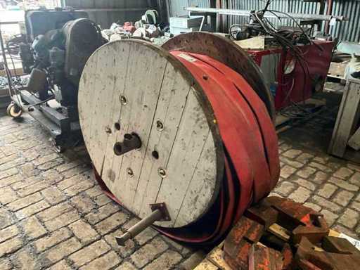 Furtun de apă pe mulinetă