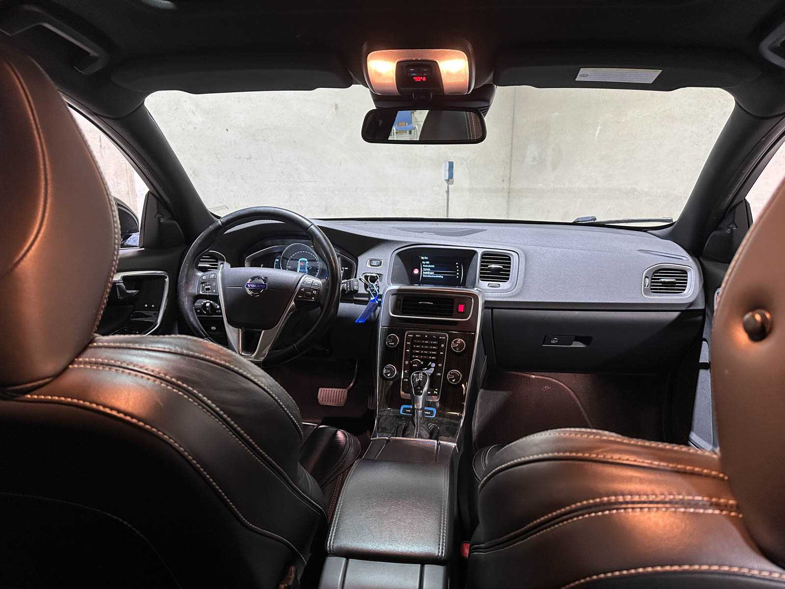 Volvo V60 2.4 D6 AWD Plug-In Hybrid Summum 215pk 2013 (Origineel-NL), 6-SVN-43