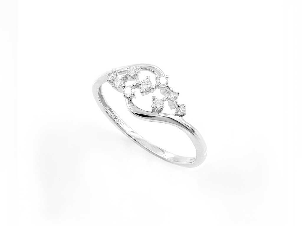 14 Kt White Gold Ring With Natural Diamonds