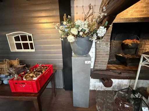 Artificial flowers in pot with column (2x)