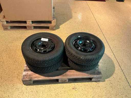 Semperit Master Grip 2 winterbanden met stalen velgen