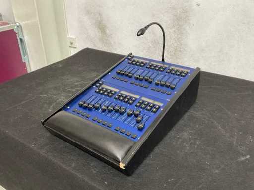 Tavolo per miscelazione di luci Chamsys MagicQ