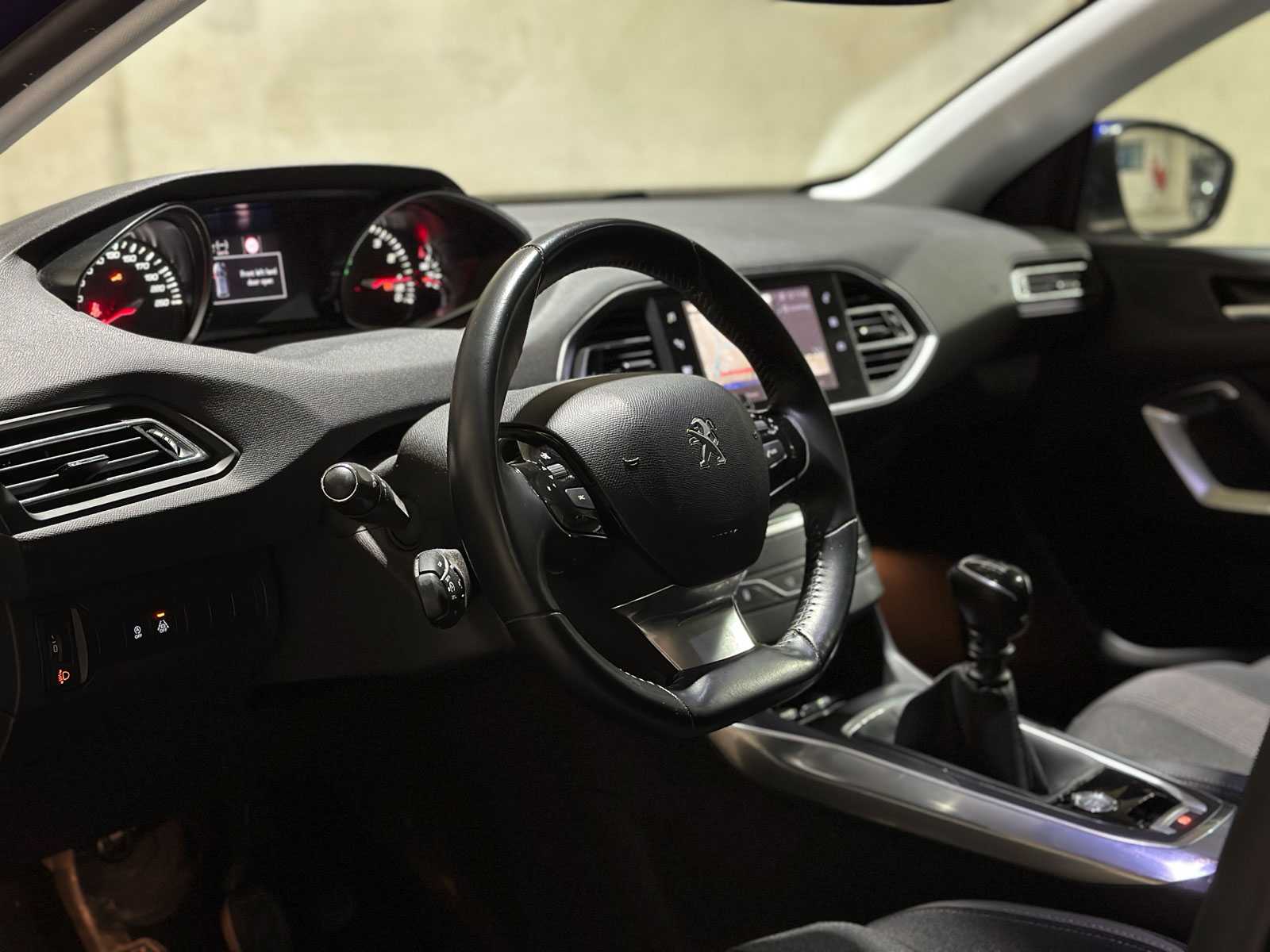 Peugeot 308 SW 1.2 PureTech Blue Lease Premium 5D 131pk 2020 (Origineel-NL), H-199-PD