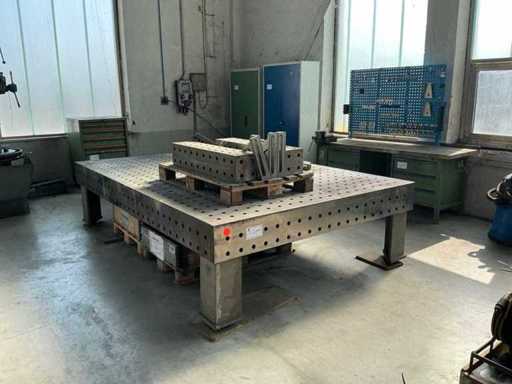 Welding table