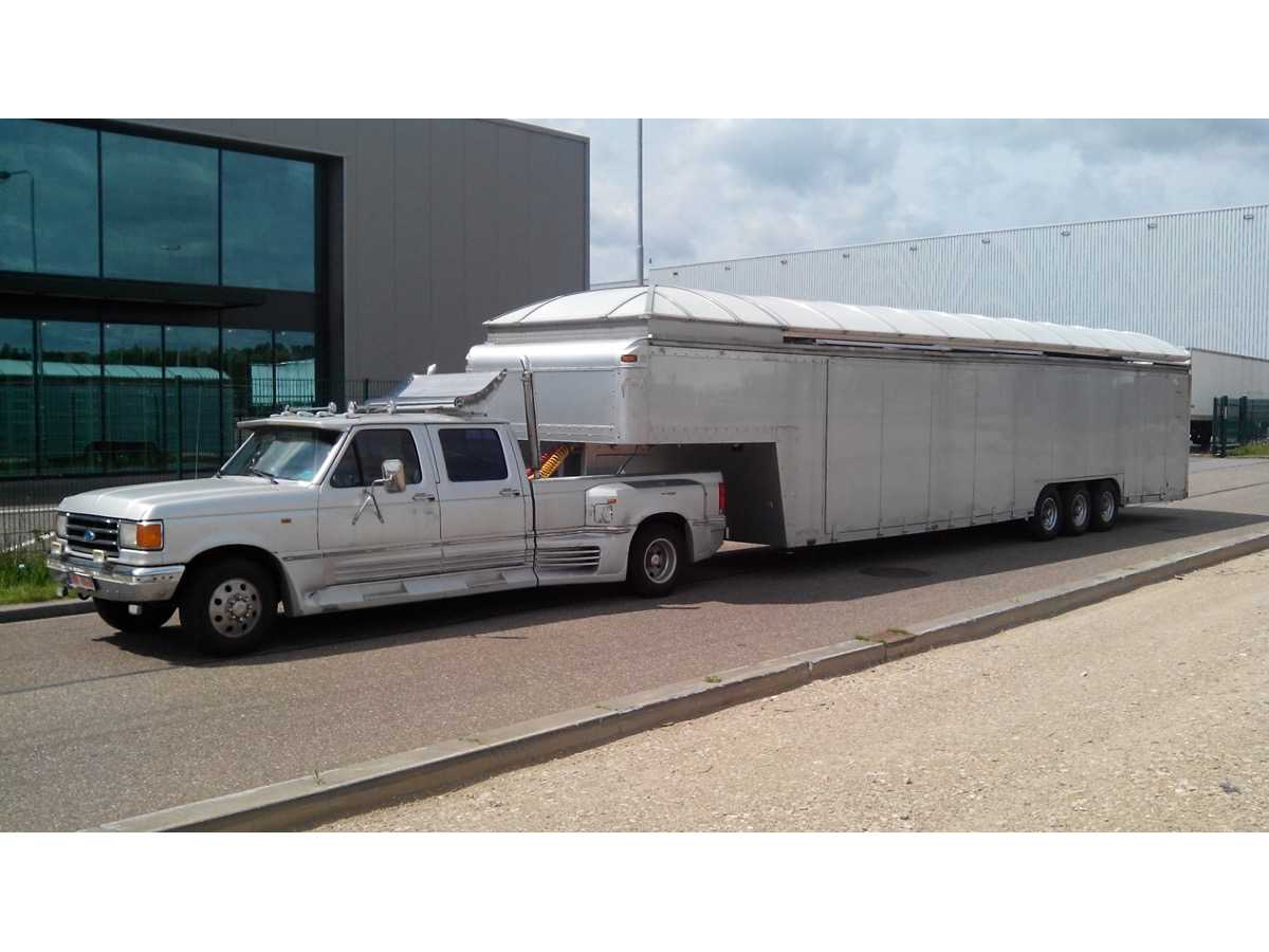 Ford – 1990 – F350 – Dually crew cab – Big block with stage trailer