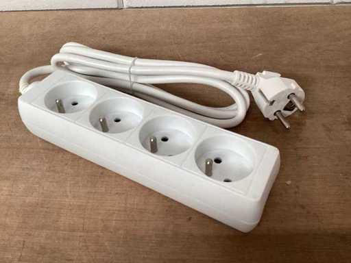 Q-link Stekkerdoos 4 voudig, met penaarde (69x)