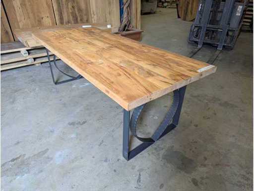 Dining table rustic elm wood. 230 x 100 x 78cm. Metal base