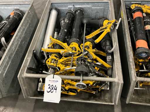 Diverse pistoale de lipit și de etanșat