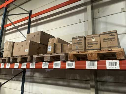 Vari oggetti da giardino e per la casa