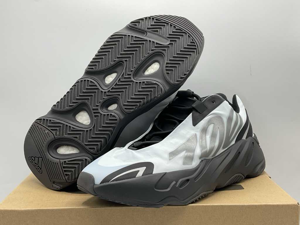 Adidas Yeezy Boost 700 MNVN Blue Tint Sneakers 42 2/3