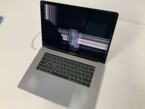 Apple A1990 15-calowy laptop MacBook Pro MV902N/A