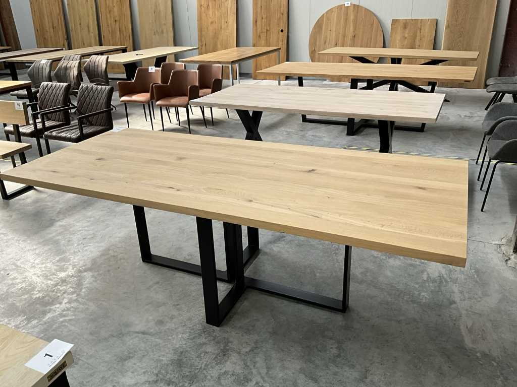 Solid oak dining table SQUAVI