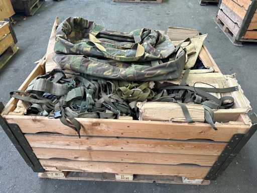 Lot de gen?i militare ?i curele de transport