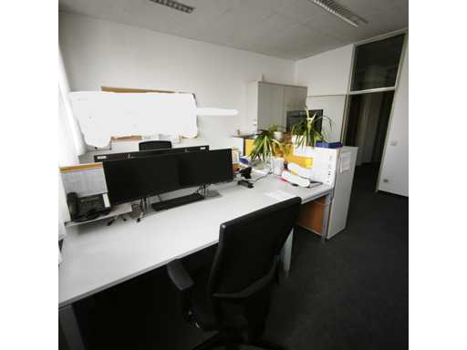 Büro plus Ausrüstung