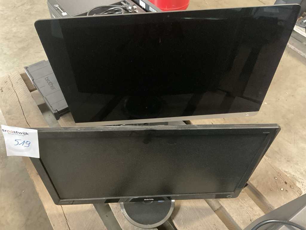 Various monitors (2x)