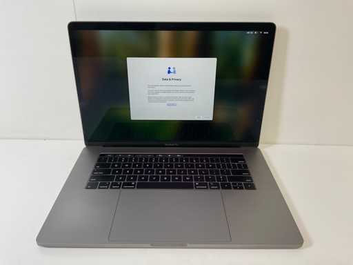 Apple MacBook Pro 15.4", Core(TM) i7 9ª generazione, 32 GB RAM, 256 GB NVMe, AMD Radeon Pro 555X 4GB