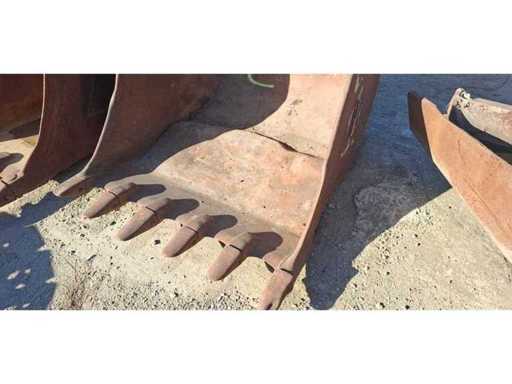 nr 2 - Excavator bucket