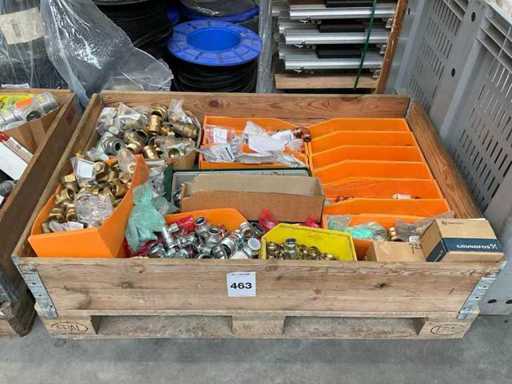 Partij divers installatiemateriaal