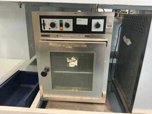 Memmert U30 Oven