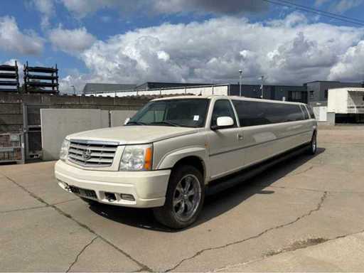 Limuzyna Cadillac Escalade V8 z 2004 roku 