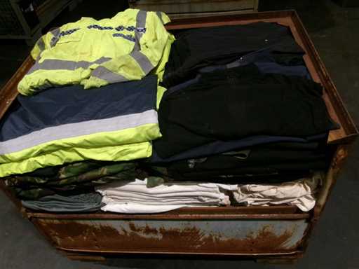 kg Mélange de vêtements, défectueux, coloré (G3) (125kg)