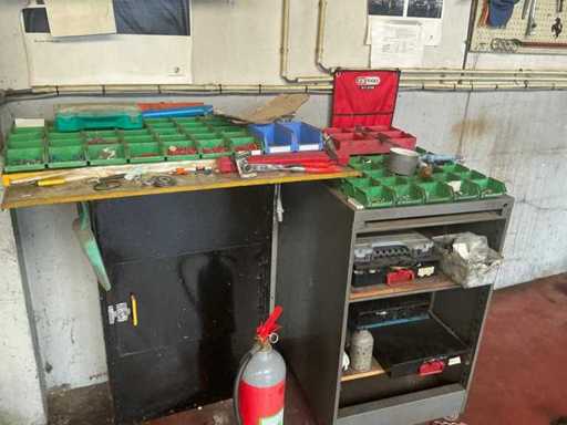 Divers cabinets d’atelier mobiles (2x)