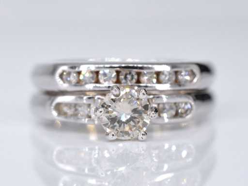 White gold double ring with a brilliant cut diamond