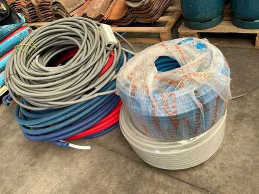 Grande quantità di materiali vari e da costruzione