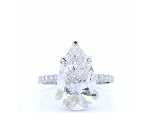 Anello in oro bianco 18 carati con 4.36 ct diamante