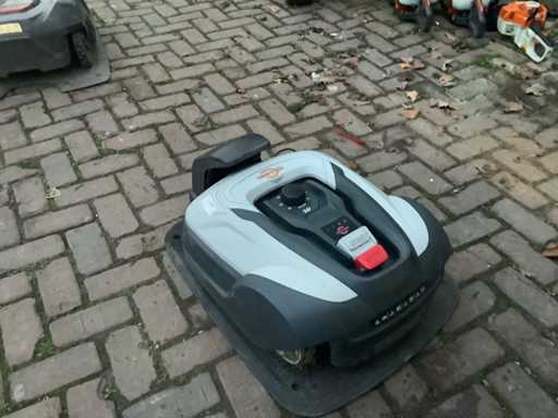 Mașini robotice de tuns iarba Cramer