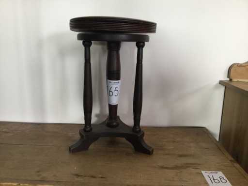 Sgabello antico per pianoforte, area seduti danneggiata