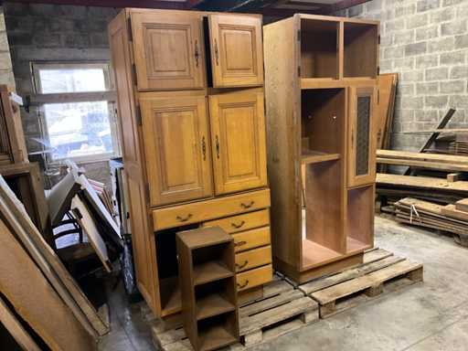Diverse meubels en binnendeuren