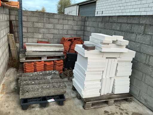 Batch of various building materials