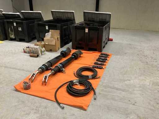 Batch of various boat parts