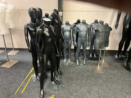 Gruppe verschiedener Kinderschaufensterpuppen (14x)