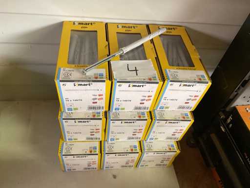 9 Kisten mit Schlagstopfen