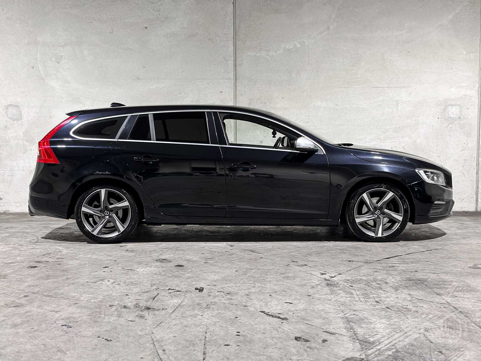 Volvo V60 1.6 T3 R-Design 150hp 2015, 5-ZTK-58