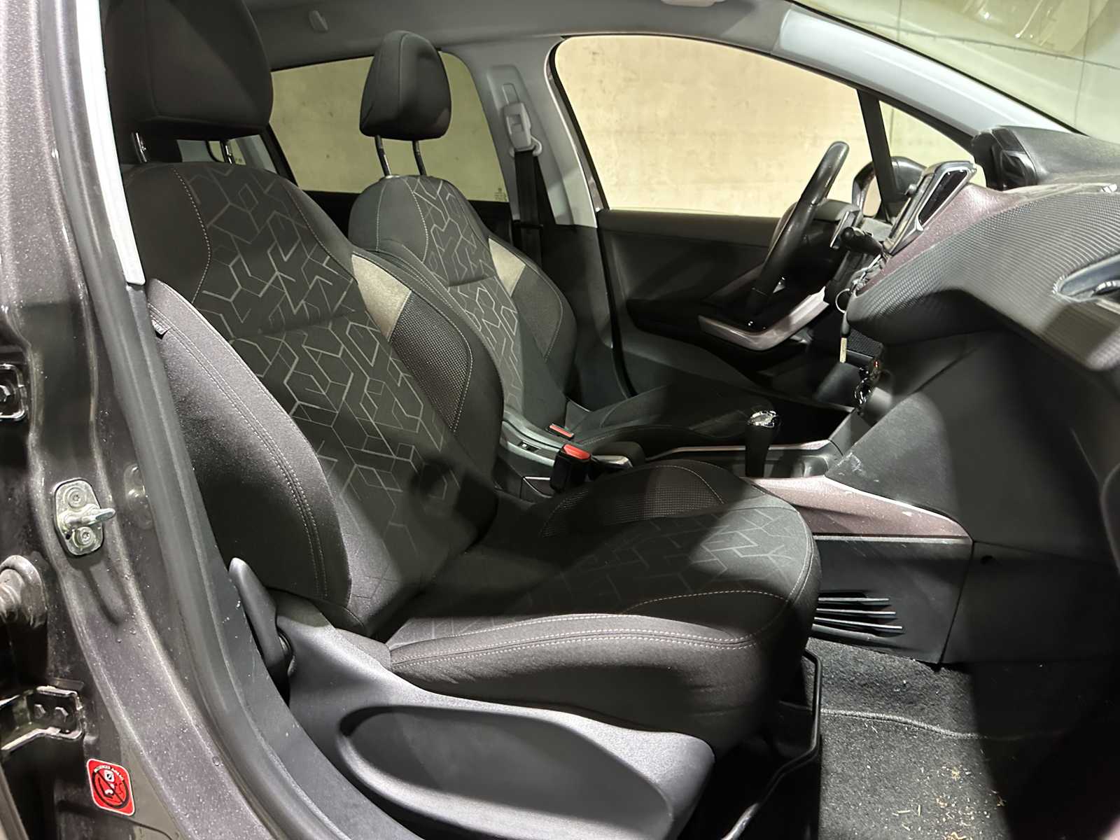 Peugeot 2008 1.2 PureTech Active 82pk 2015 (Origineel-NL), 2-ZST-06