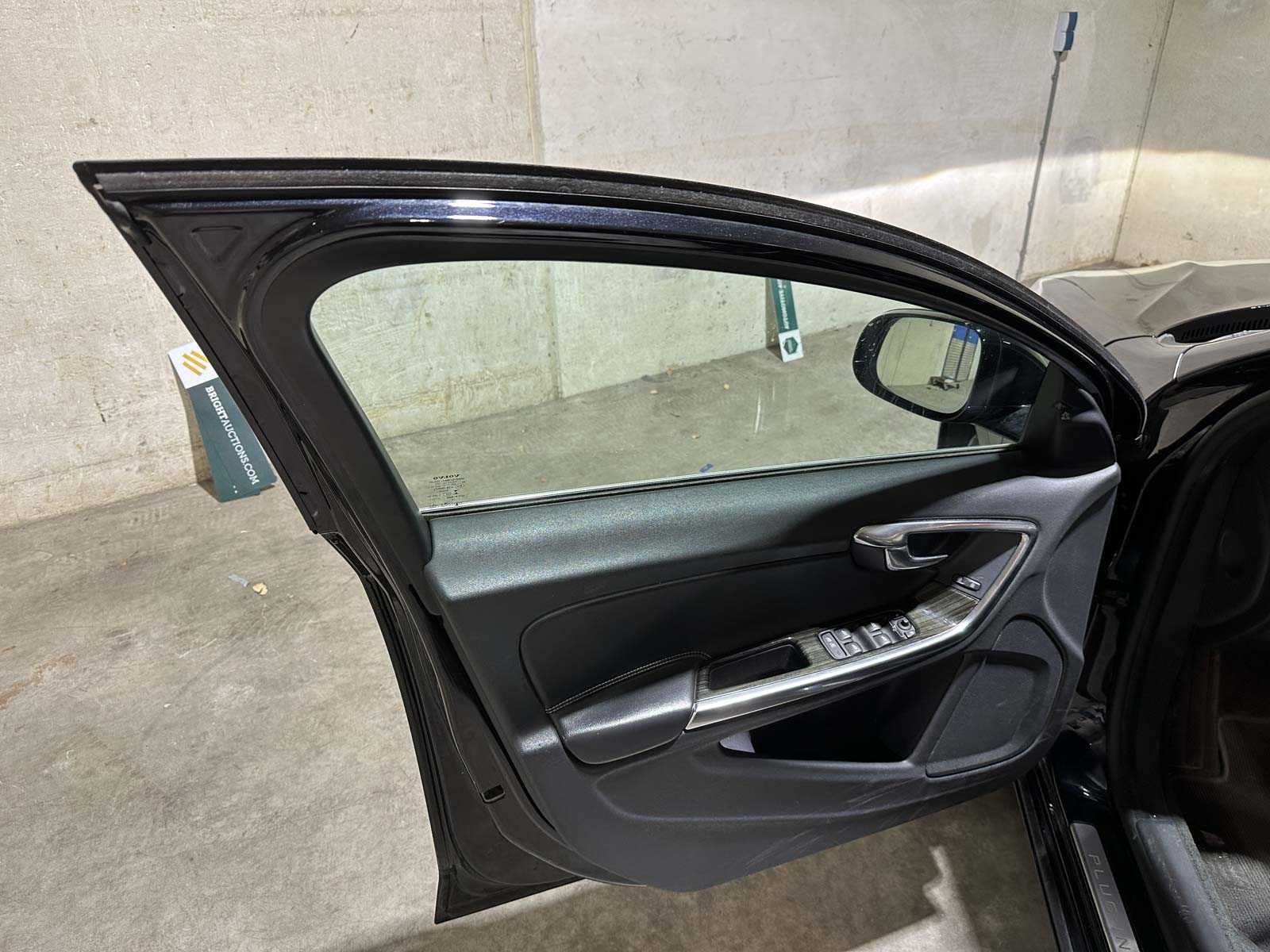 Volvo V60 2.4 D6 AWD Plug-In Hybrid Summum 215pk 2013 (Origineel-NL), 6-SVN-43