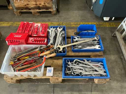 Lot de unelte de mân?