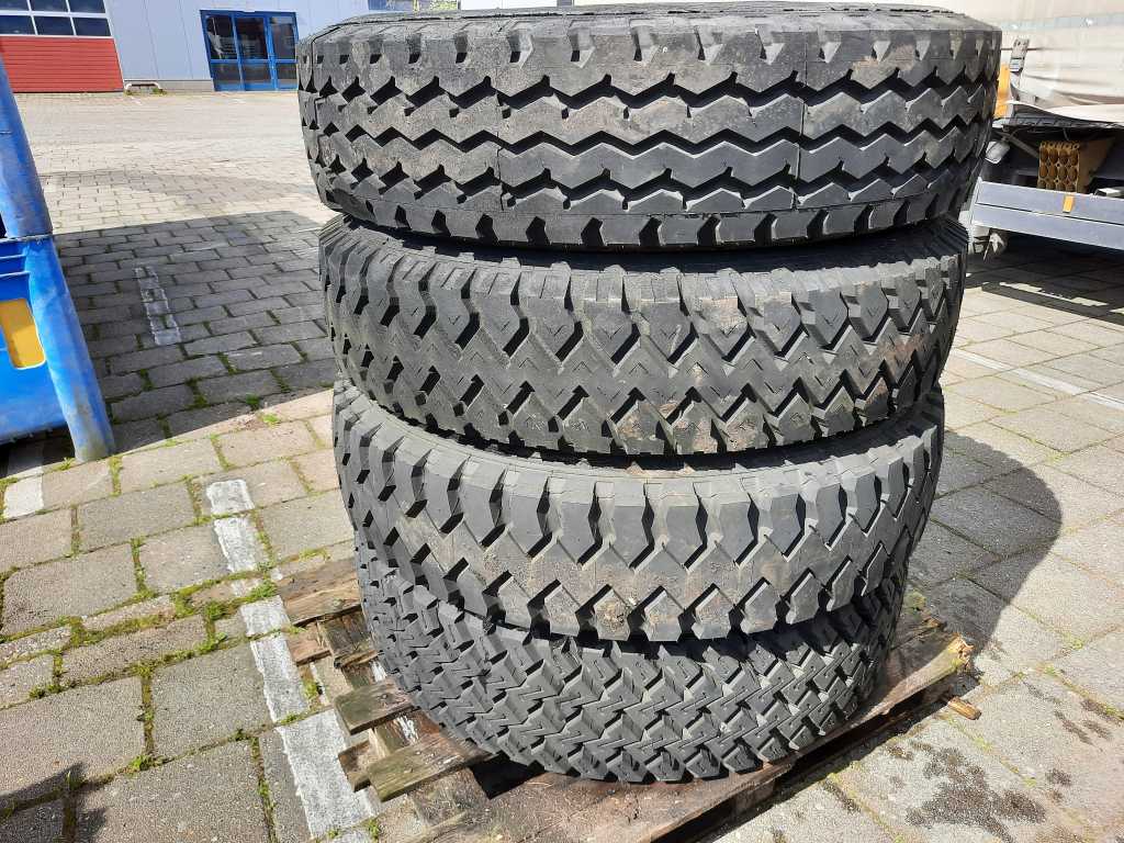 Michelin - 12-22.5 - Vrachtwagenband (4x)