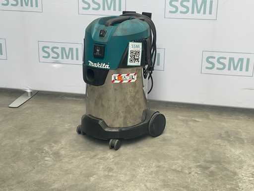 2019 Makita VC03011L Industrial Vacuum Cleaner