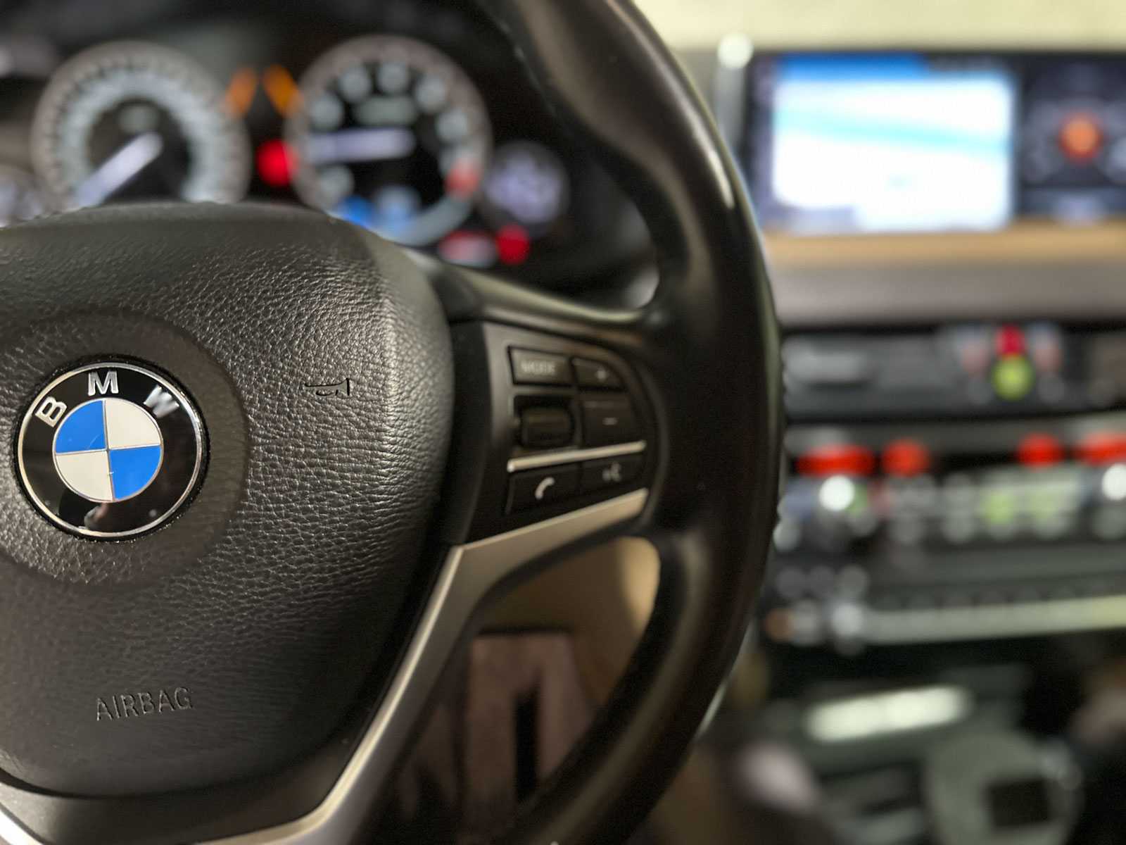 BMW xDrive40e iPerformance High Executive -individual- F15 313pk 2016, R-711-DS