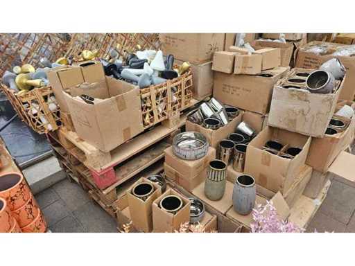 Ampia palette mista con circa 500 oggetti decorativi e vasi