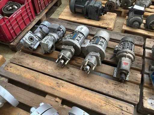 Pumps and gearmotors