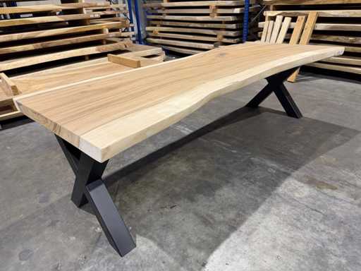 Suar boomstamtafel 260 cm.