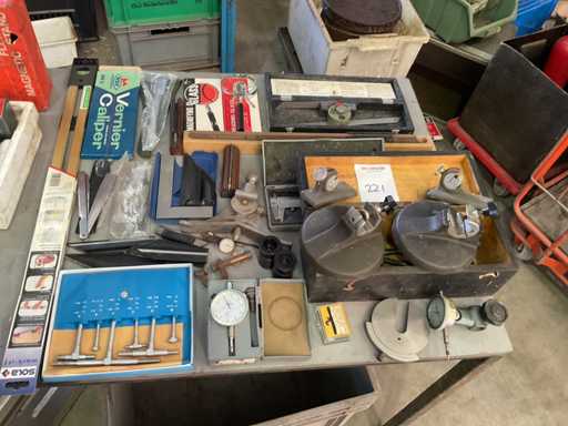 Lote de varias herramientas de medición