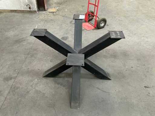 Base metallica per tavoli