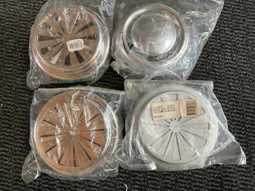 O mulțime de grilaje de ventilație (4x)