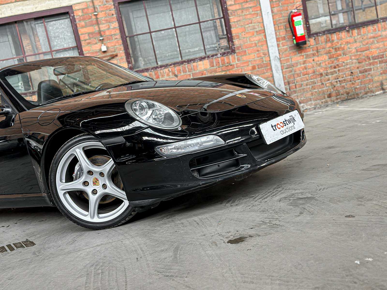 Porsche 911 Carrera Cabriolet 997 3.6 325pk 2005 handgeschakeld -Youngtimer-
